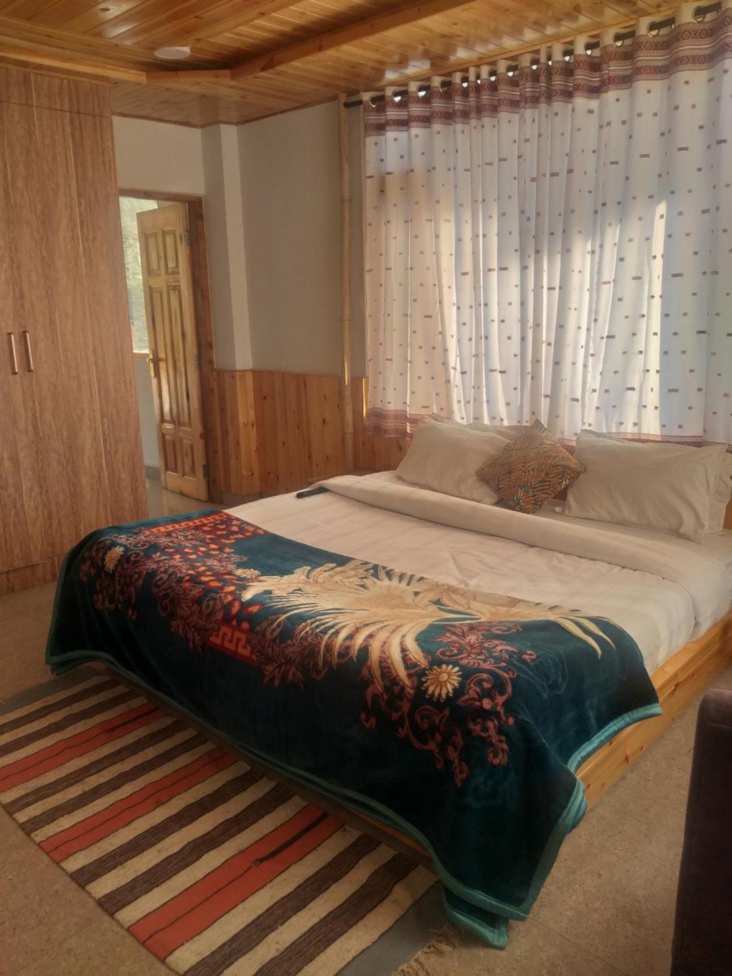Hotel Apple Flower Manāli Esterno foto